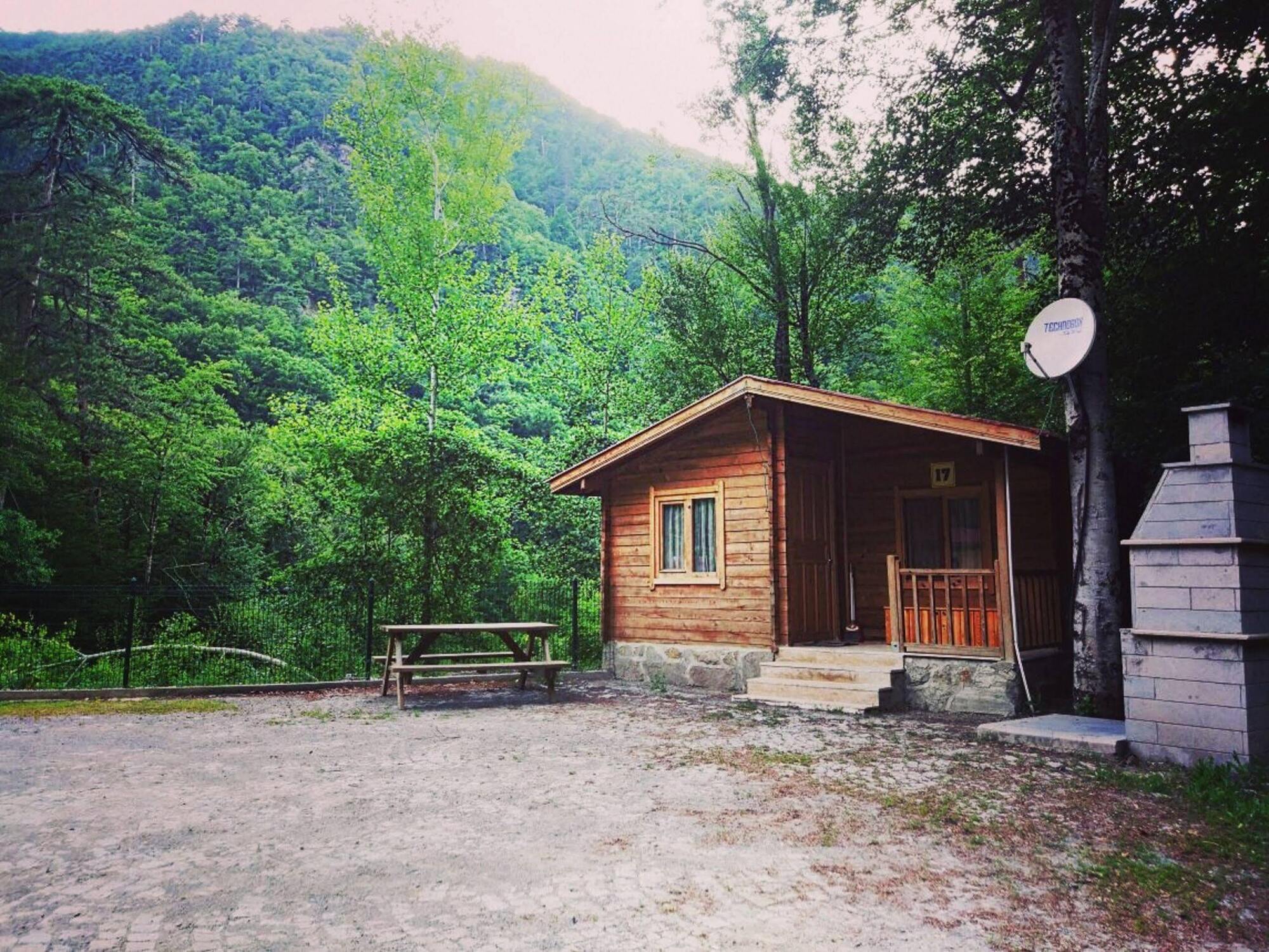 Habitat Mesire Guest House Mengen Екстериор снимка