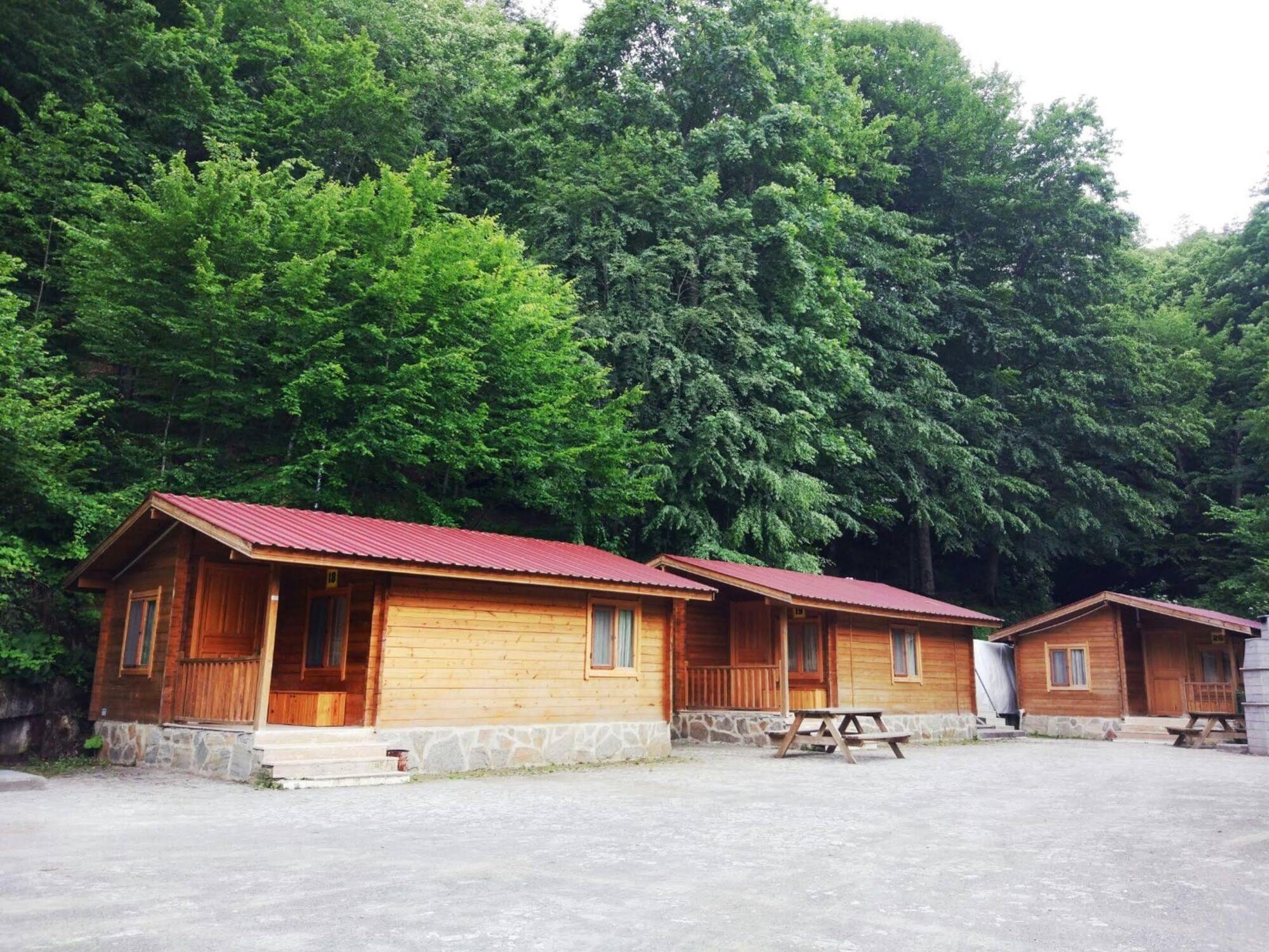 Habitat Mesire Guest House Mengen Екстериор снимка