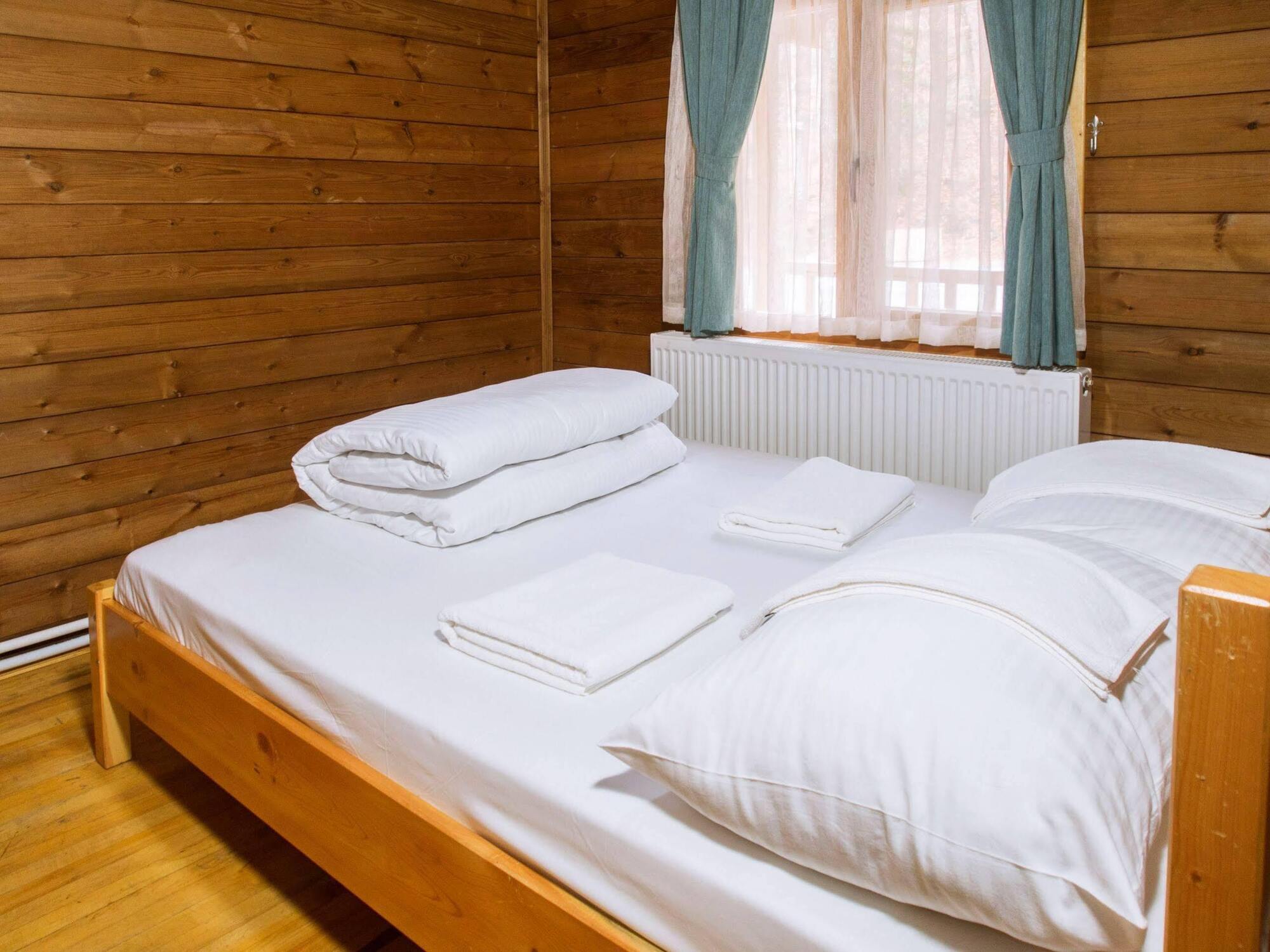 Habitat Mesire Guest House Mengen Екстериор снимка